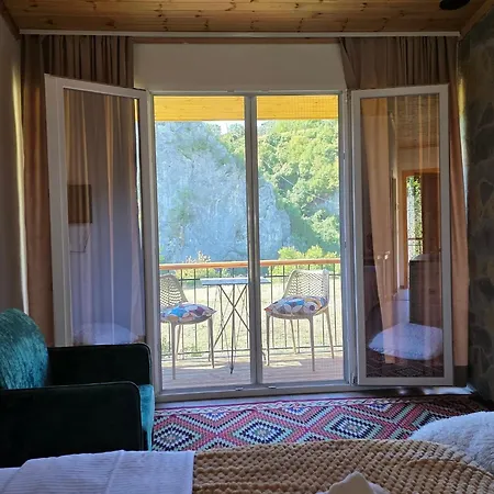 Konaku Kapedani Gæstehus Maliq