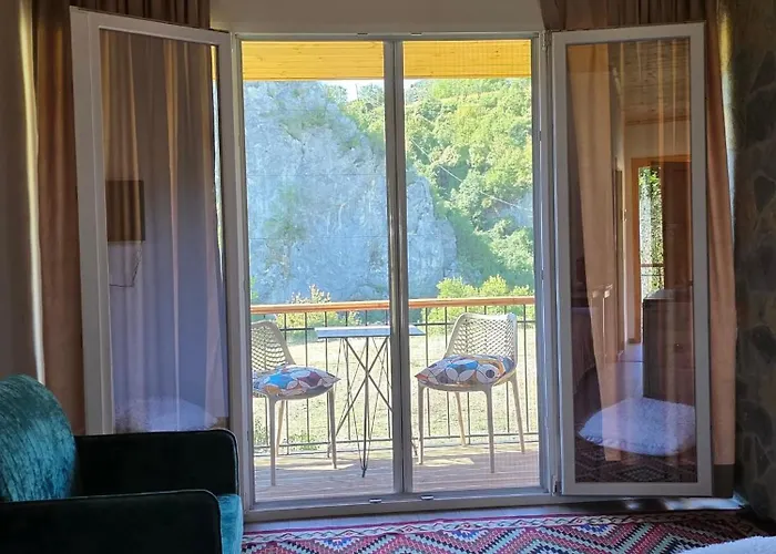 Konaku Kapedani Pensjonat Maliq