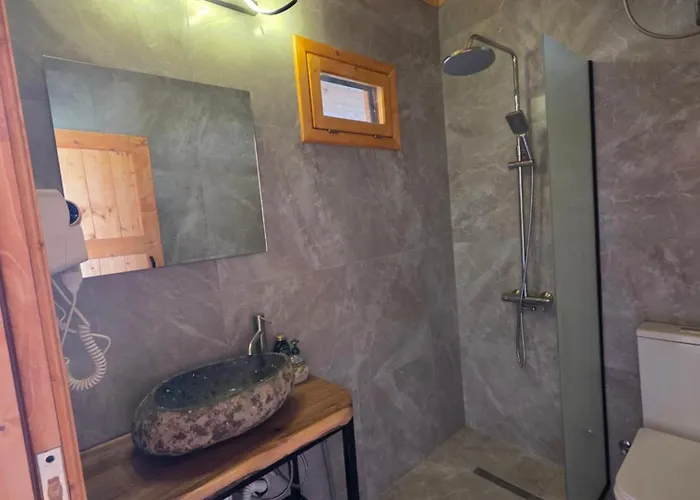 Konaku Kapedani * Maliq